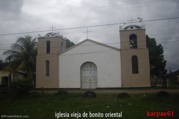 Vieja iglesia Catolica de Bonito Oriental