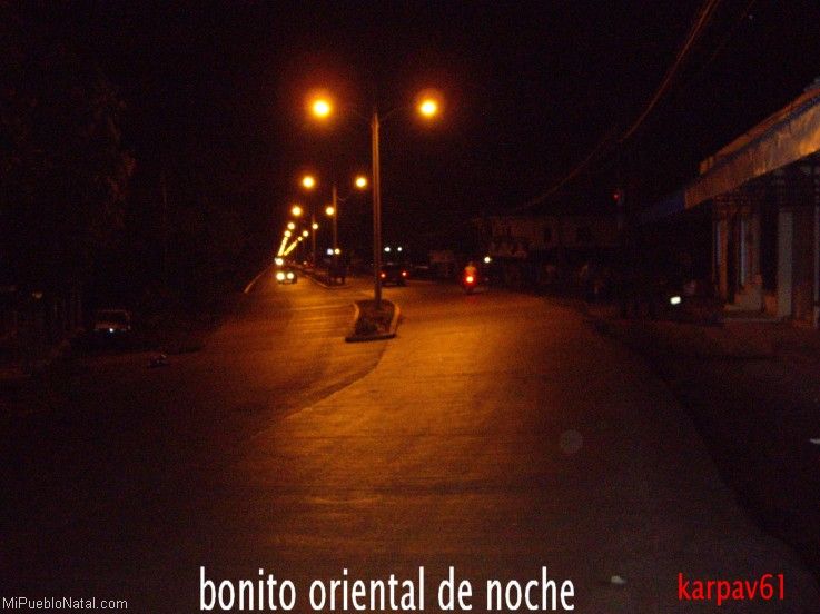 Bonito Oriental de noche