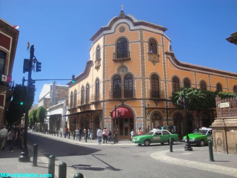 Calle Alvaro Obregon en Leo