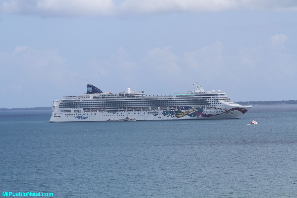 The Norwegian Jewel anchored 3 miles away from Trujillo.