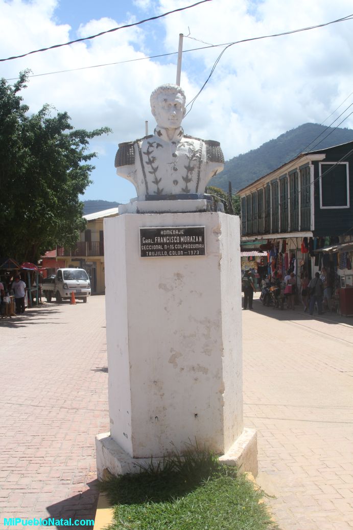 Estatua de Francisco Morazan en Trujillo.