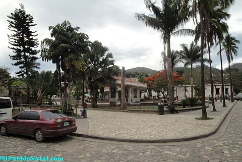 Bello Parque Central de Copan Ruinas