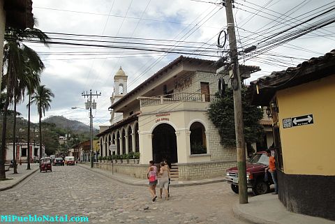 Hermoso Parque Central de Copan Ruinas