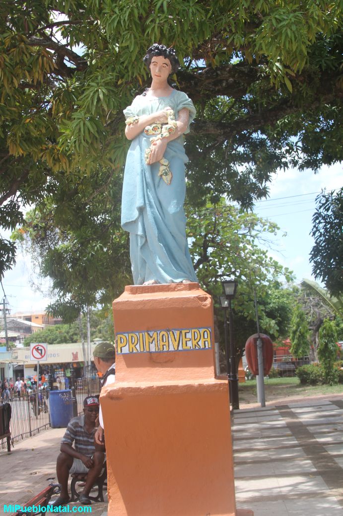 Estatua de la primavera en Trujillo, Colon