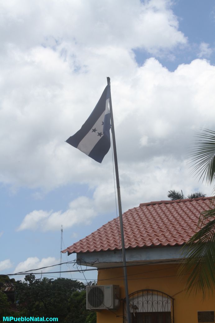 Bandera de Honduras en Trujillo, Colon