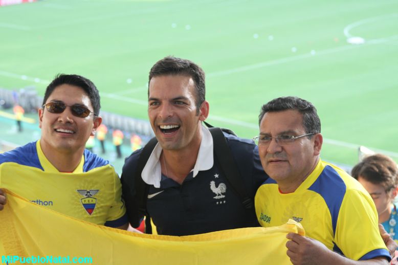 soccer-fans-at-maracana-stadium